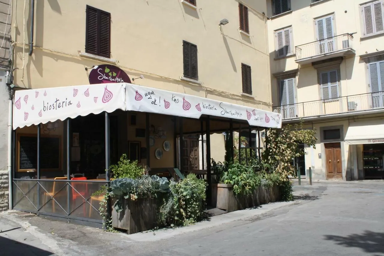 Easy Room Colle Val D'Elsa 0*,
